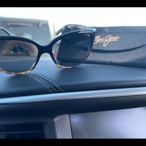 Woman Maui Jim Polarized Sunglasses